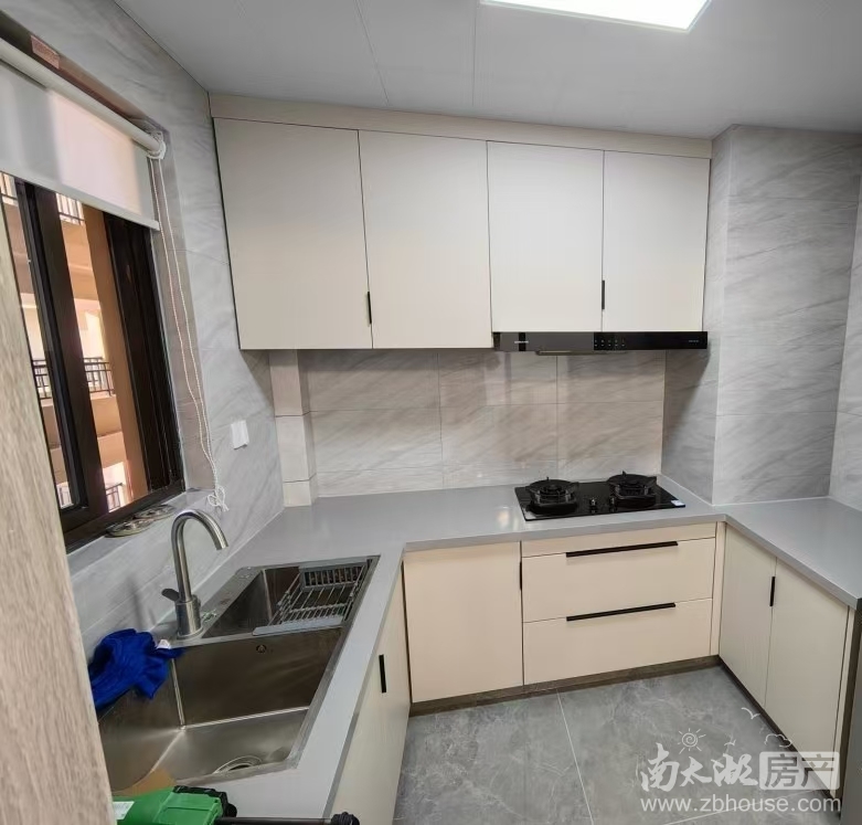 51127吾悦广场 香悦华府 三室二厅精装家电齐2600元18667232677
