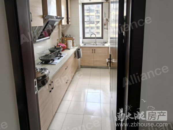 东郡红树湾精装三室二厅拎包入住联系13587932690微信同步