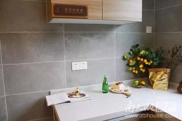 116m²四房户型 大块面高密度墙砖