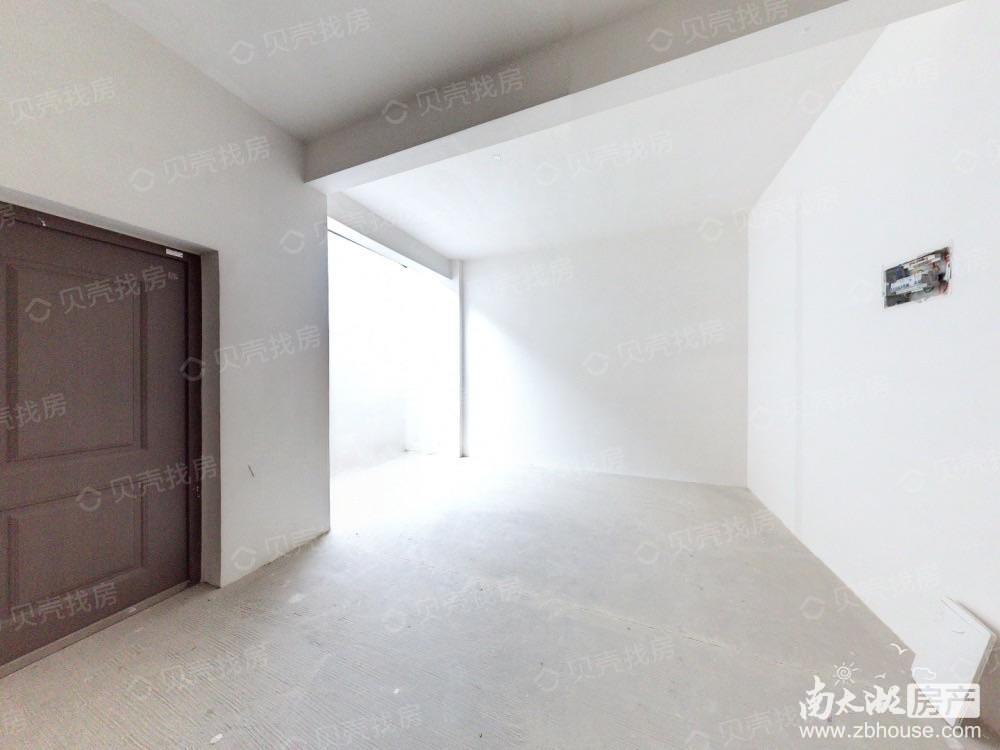 长东南稀缺叠墅产品 房东诚心出售 送大花园 地下室 采光好 位置佳！