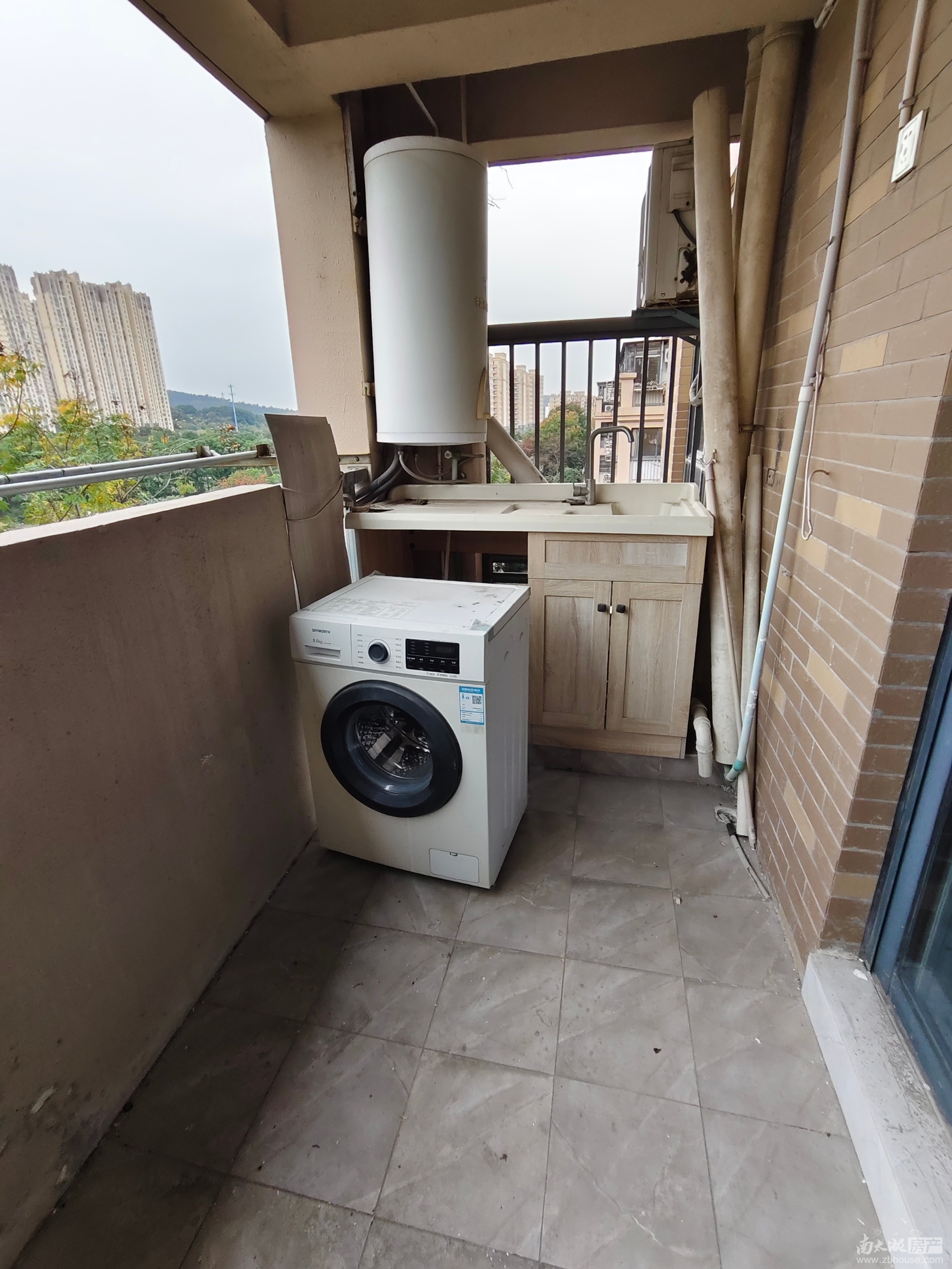 20663仁北家园三室二厅精装修2300元18667232677微信同号