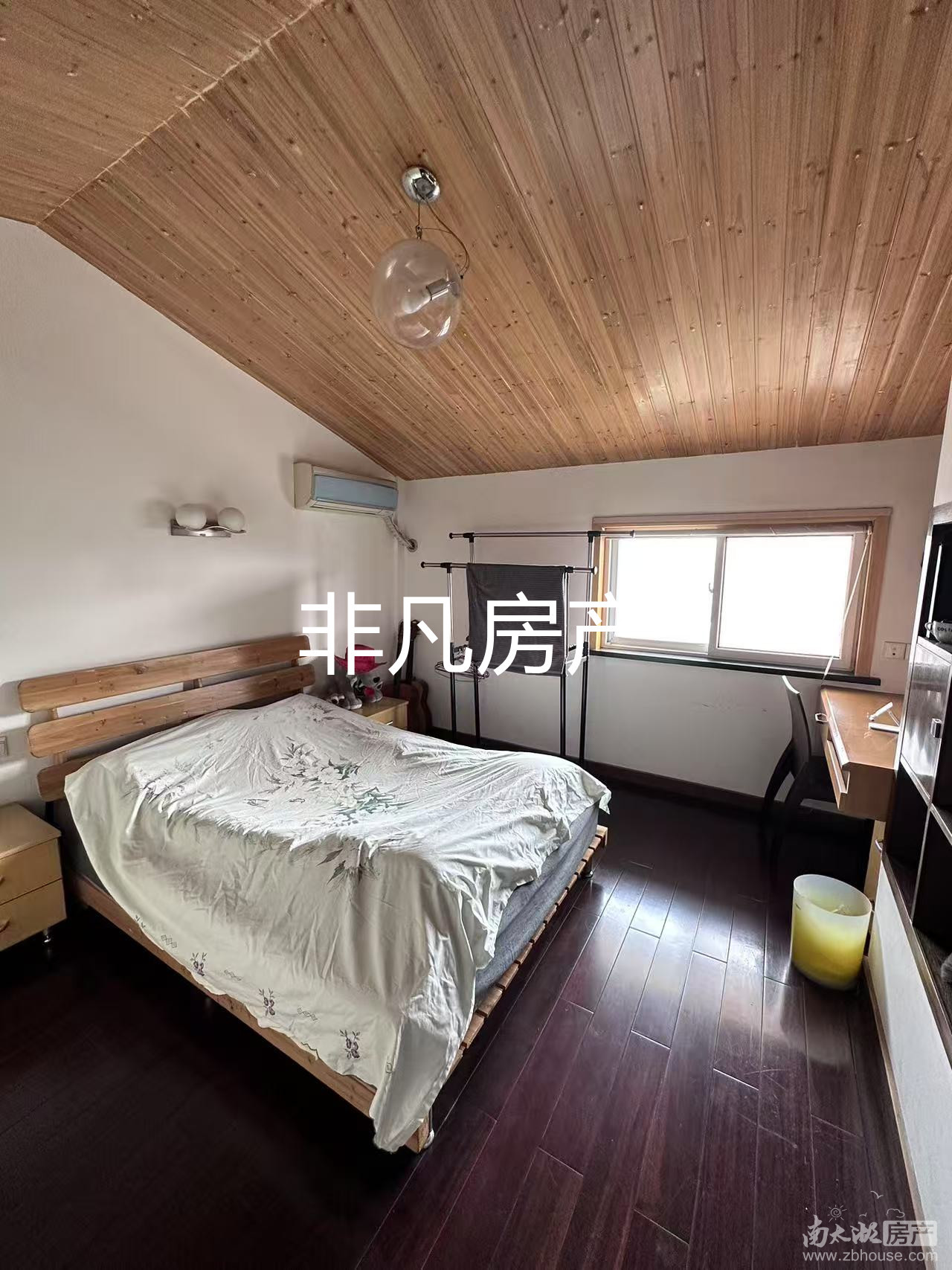 余家漾小区，四室二厅二卫带露台，良装，满五年，学籍空