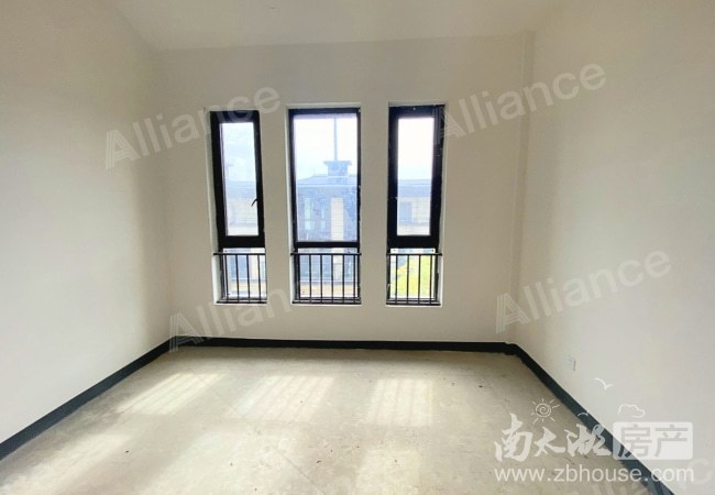 雍景湾排屋毛坯，四室两厅三卫带花园