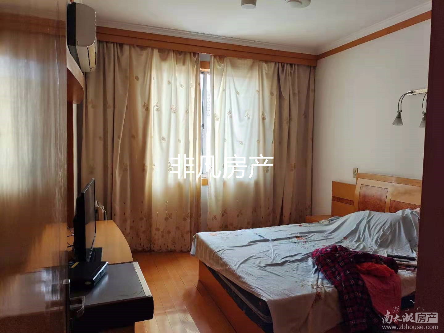 25403美都花园，四室二厅二卫带露台，良装，满五年，学籍空