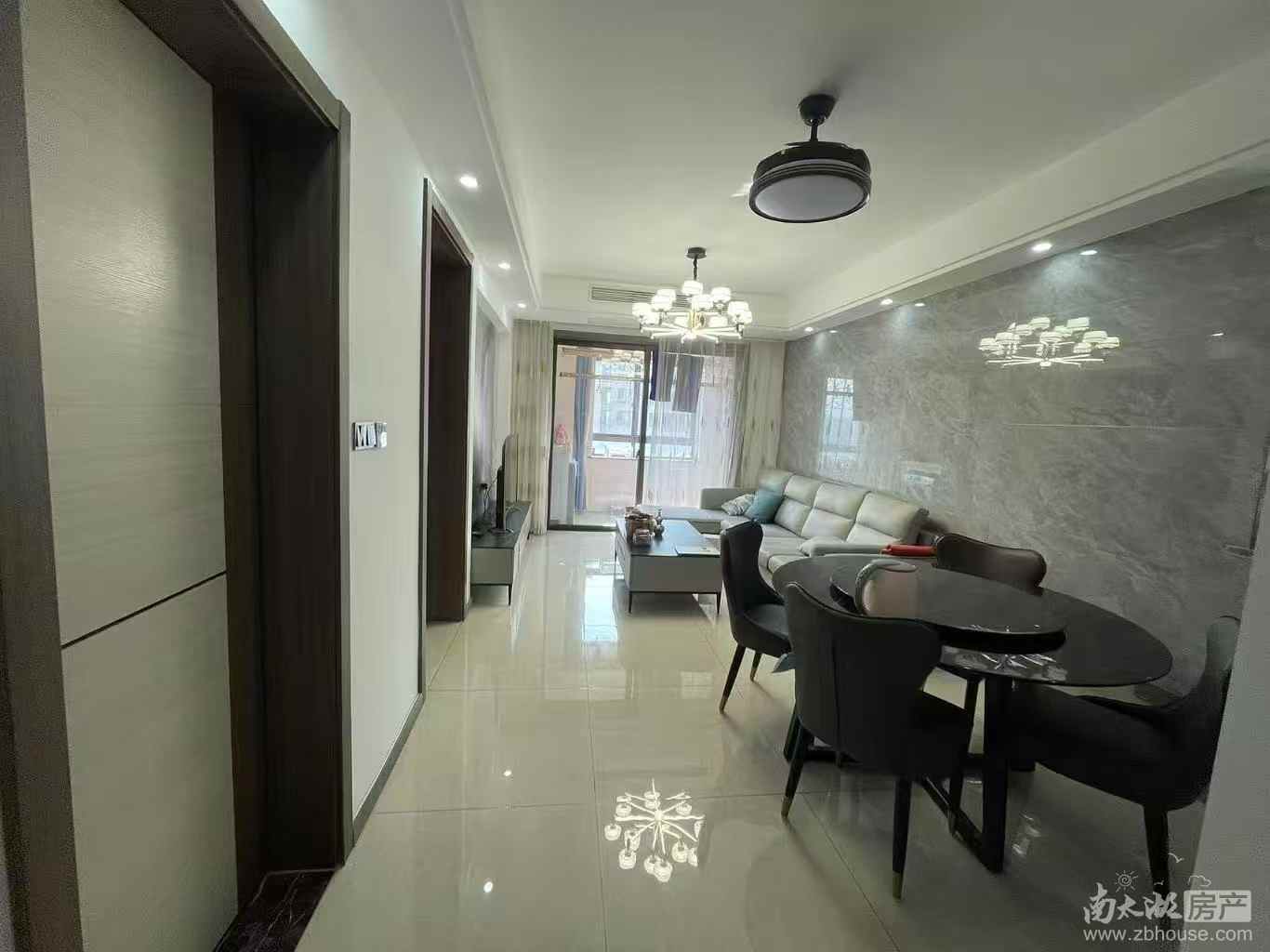 出售：佳源都市28 28 面积87.47平，68万含汽车位 二室二厅拎包入住