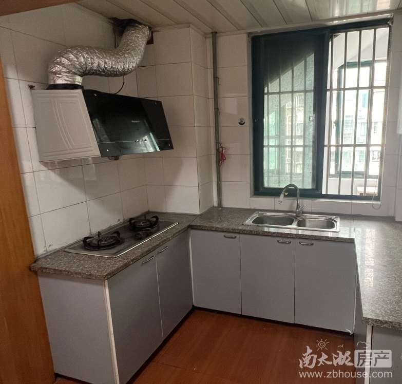 东湖家园 一室一厅 42平 良装 空，热，彩，冰，洗，床，家具 1000元