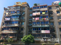 青塘社区3楼 好楼层 采光好 三室两厅 房东置换电梯房 家具可送 价格可小刀