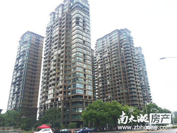 出售，金色水岸好楼层，含车位