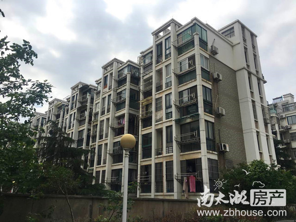 米兰花园 出售一套3楼房源 学即都在 三室两厅 楼下车位都可以停