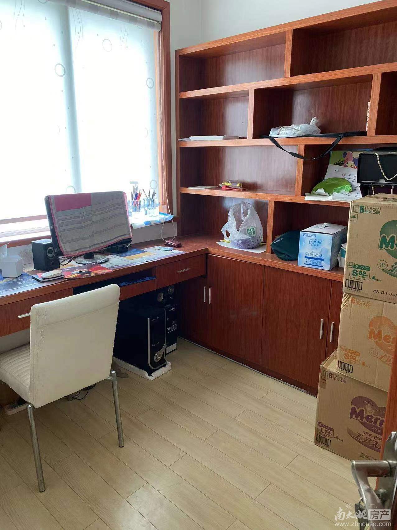 在水一方多层3楼，二室半二厅明厨卫，套型好