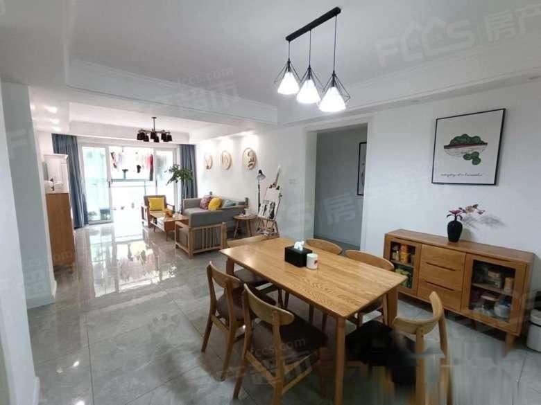 仁皇山庄车库一楼，自住精装修保养好，三室，