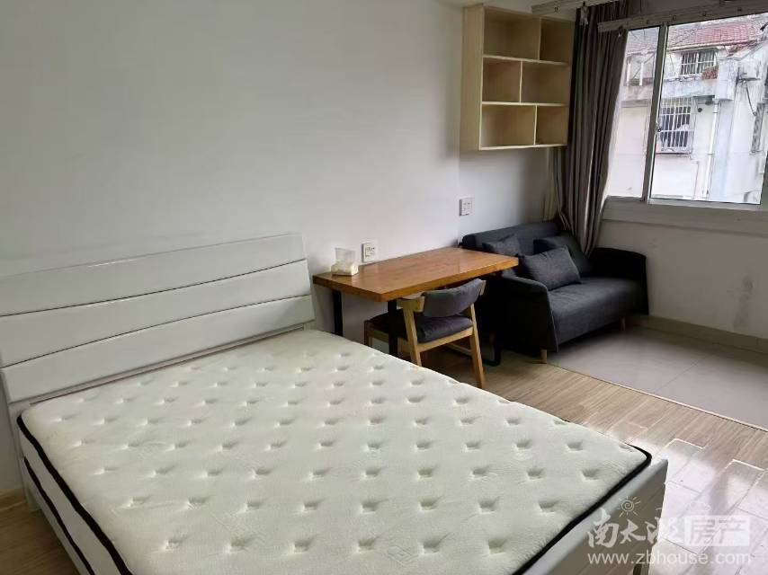 居家精装，知名学校，一室一厅，家电齐